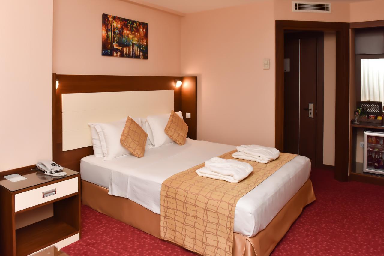 Ozgobek Ronesans Hotel De Luxe Ушак Екстериор снимка