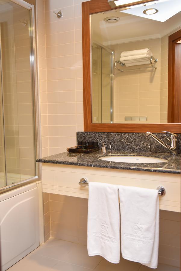 Ozgobek Ronesans Hotel De Luxe Ушак Екстериор снимка