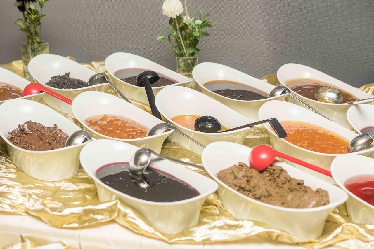 Ozgobek Ronesans Hotel De Luxe Ушак Екстериор снимка