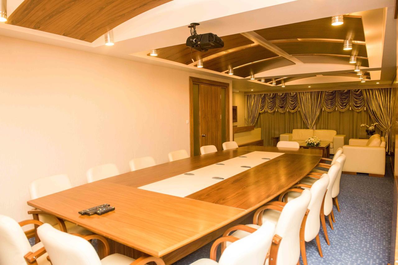 Ozgobek Ronesans Hotel De Luxe Ушак Екстериор снимка