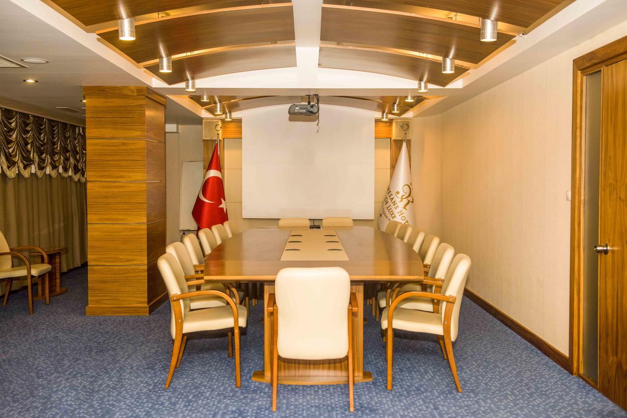 Ozgobek Ronesans Hotel De Luxe Ушак Екстериор снимка