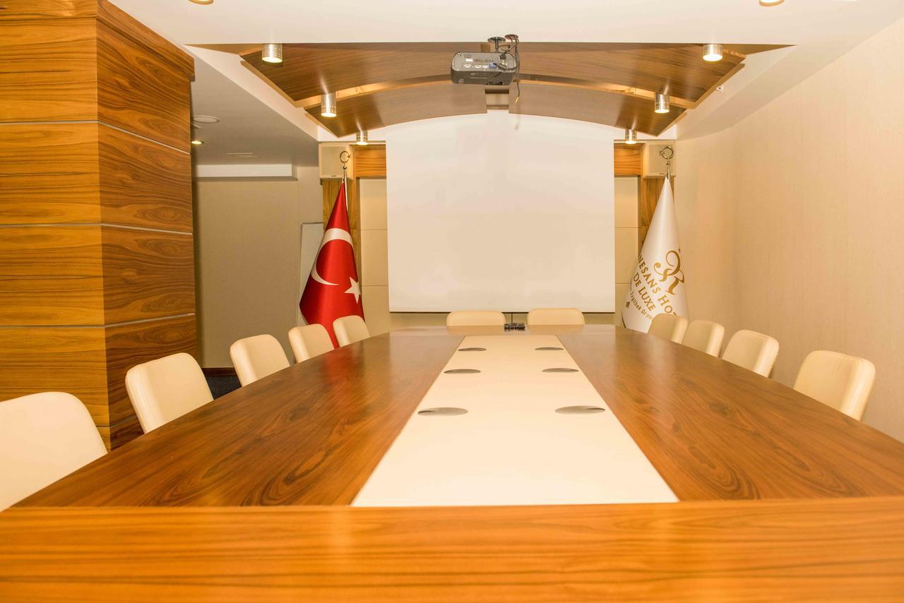 Ozgobek Ronesans Hotel De Luxe Ушак Екстериор снимка