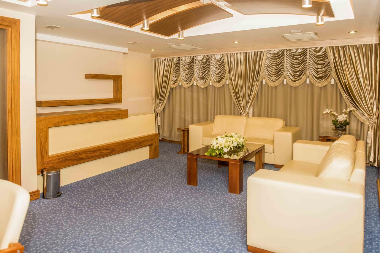Ozgobek Ronesans Hotel De Luxe Ушак Екстериор снимка
