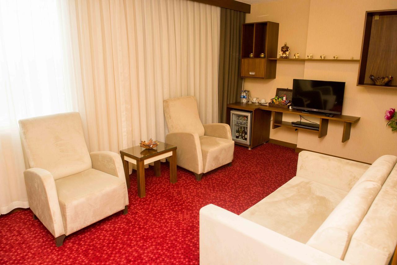 Ozgobek Ronesans Hotel De Luxe Ушак Екстериор снимка